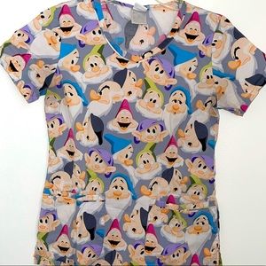 DISNEY 7 Dwarfs Scrub Top, Size XS, Lightly Worn
